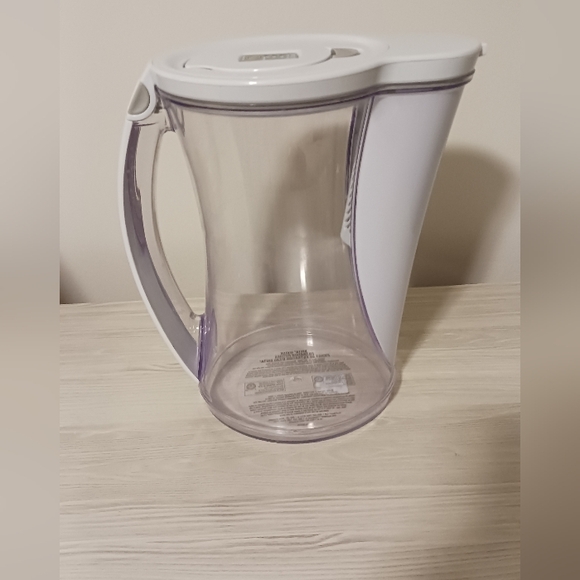 Brita Clear Water Filtration Pitcher - Picture 6 of 8